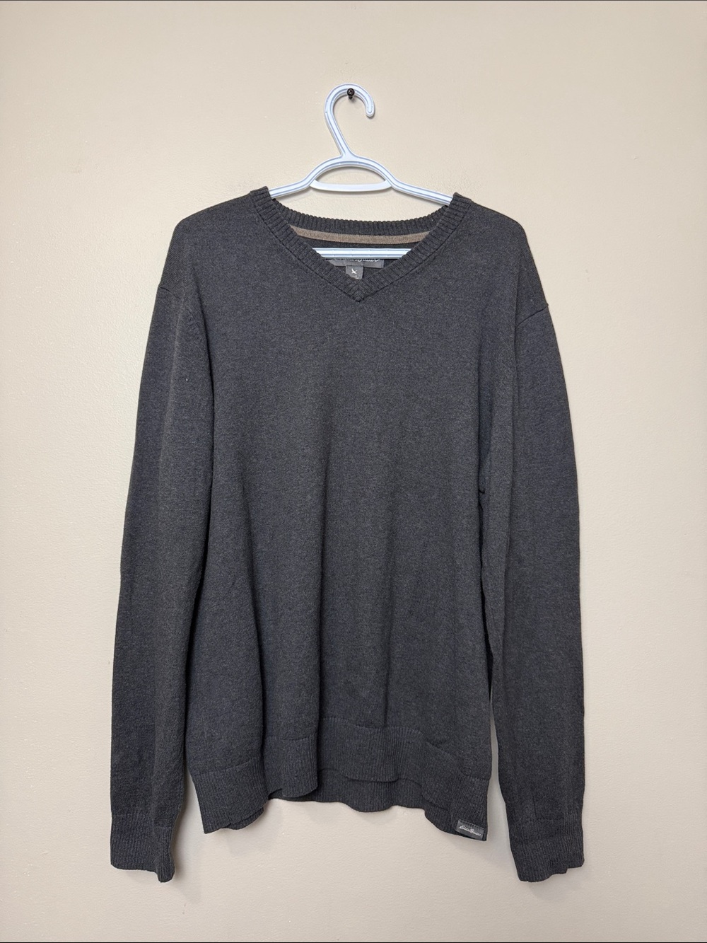 Eddie Bauer Men's Merino blend Charcoal Gray V-Neck Sweater size L